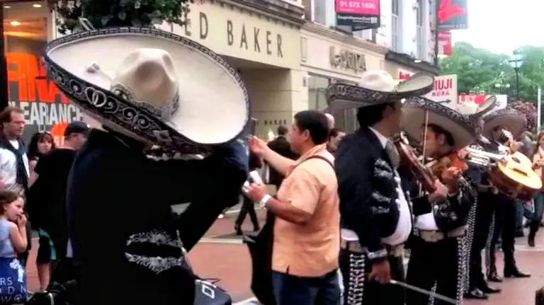 Espect&aacute;culo de mariachis