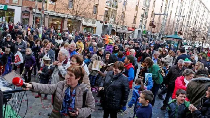 Las campanadas en la calle Mart&iacute;n Azpilicueta a las 12 del mediod&iacute;a CEDIDA