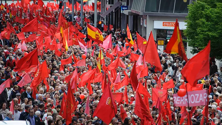 Manifestaci&oacute;n en Pamplona en defensa de la bandera de Navarra. MIGUEL OS&Eacute;S_10 (6)