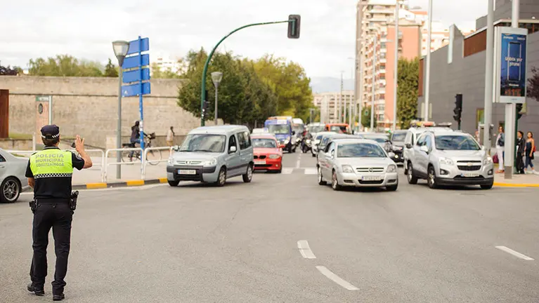 Atascos en Pamplona tras la remodelaci&oacute;n del centro. MIGUEL OS&Eacute;S_4