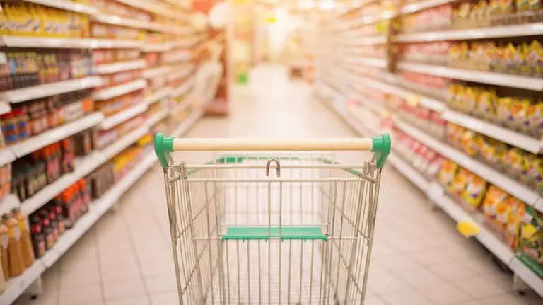 Imagen de un carro de la compra en un supermercado