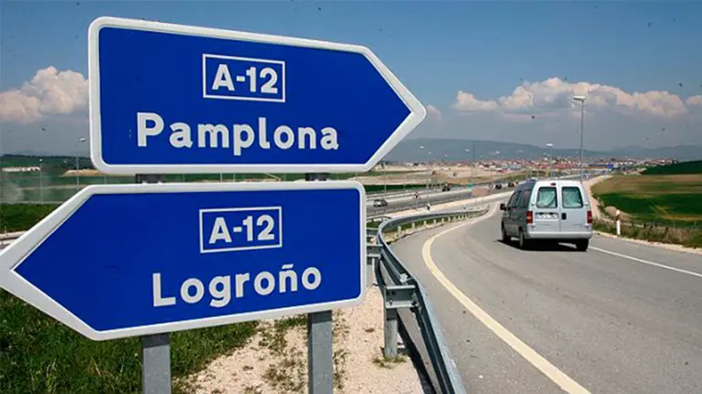 Una imagen de archivo de la autov&iacute;a del Camino en Navarra. ARCHIVO
