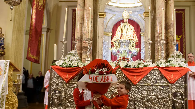 Celebraci&oacute;n del cuarto pelda&ntilde;o de la escalera de San Ferm&iacute;n con una misa en la capilla del santo. PABLO LASAOSA (11)
