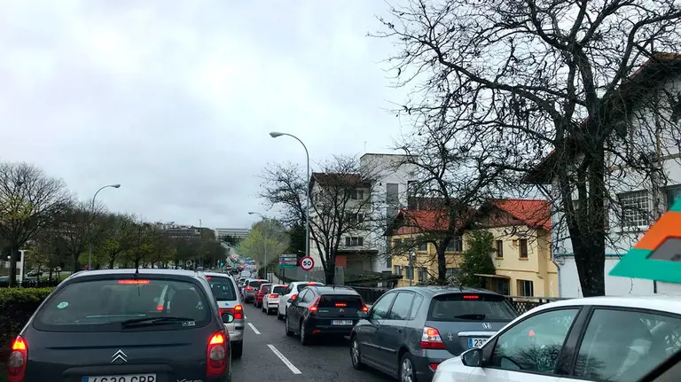Retenciones en la avenida de Ar&oacute;stegui, a la entrada de Pamplona. CEDIDA
