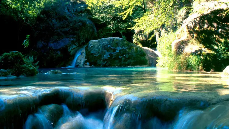 Imagen del nacedero del Urederra Foto NACEDERO DEL R&Iacute;O UREDERRA