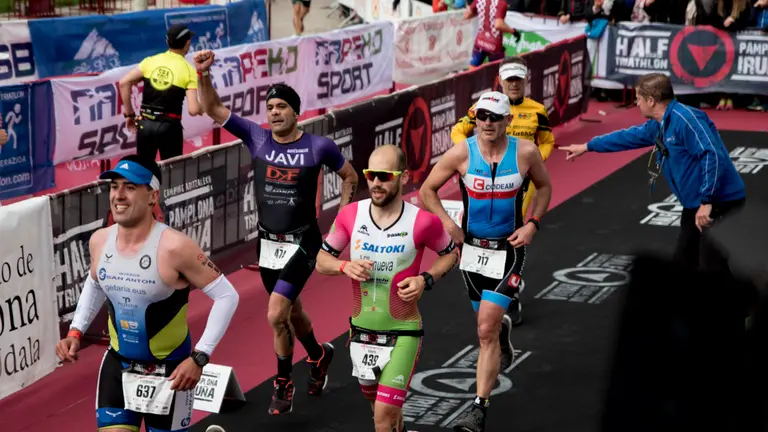 Triatl&oacute;n Navarra. Llegada del IV Half Triathlon Pamplona. MIGUEL SANTIAGO66