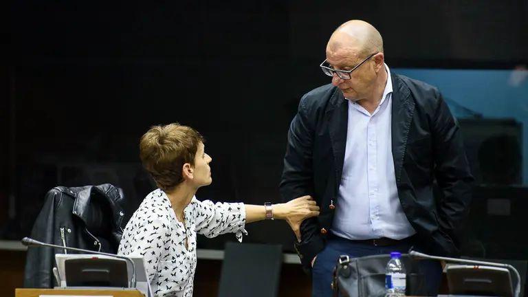 María Chivite (i) junto a Carlos Gimeno, ambos del PSN. PABLO LASAOSA