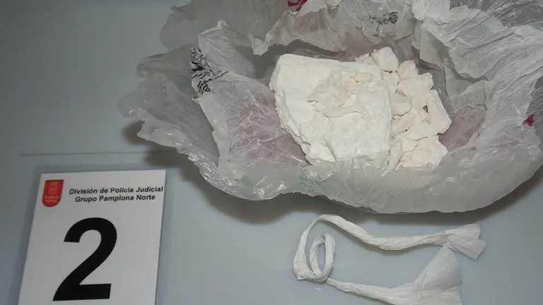 Imagen de la coca&iacute;na incautada al promotor de un local clandestino de juego en Anso&aacute;in. POLIC&Iacute;A FORAL