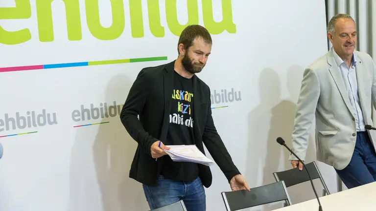 El alcalde de Estella, Koldo Leoz, y el portavoz parlamentario de EH Bildu, Adolfo Araiz, opinan sobre la situación del caso Oncineda (03). IÑIGO ALZUGARAY