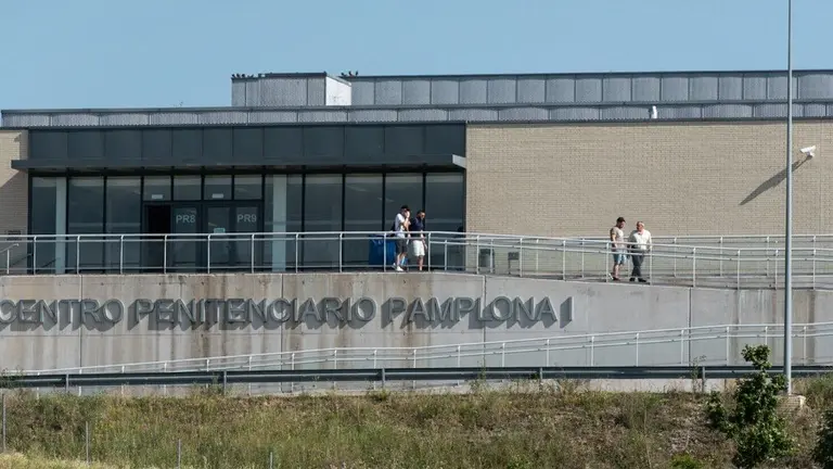 Los tres miembros de La Manada encarcelados en Pamplona abandonan la prisión tras dos años de cárcel. MIGUEL OSÉS (1)