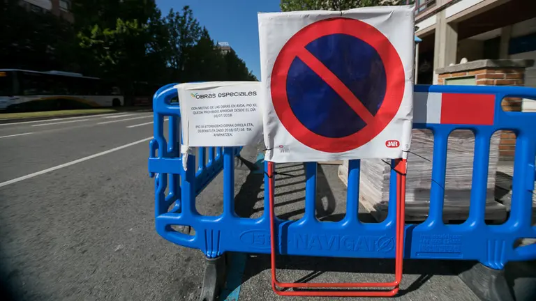 Obras en Pio XII en el cruce con la calle La Rioja (15). IÑIGO ALZUGARAY