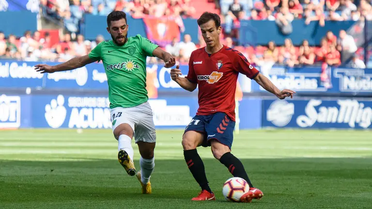 &Iacute;&ntilde;igo P&eacute;rez. Partido de la cuarta jornada entre el Osasuna y el Almería. MIGUEL OSÉS_1