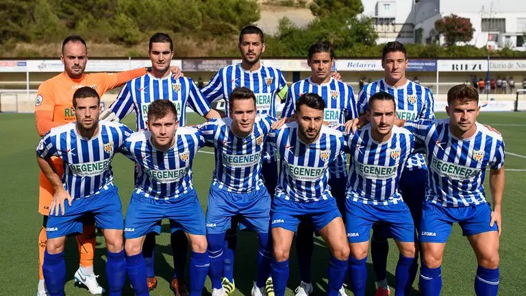 Equipo titular del CD Izarra ante el Racing de Santander. PABLO LASAOSA.