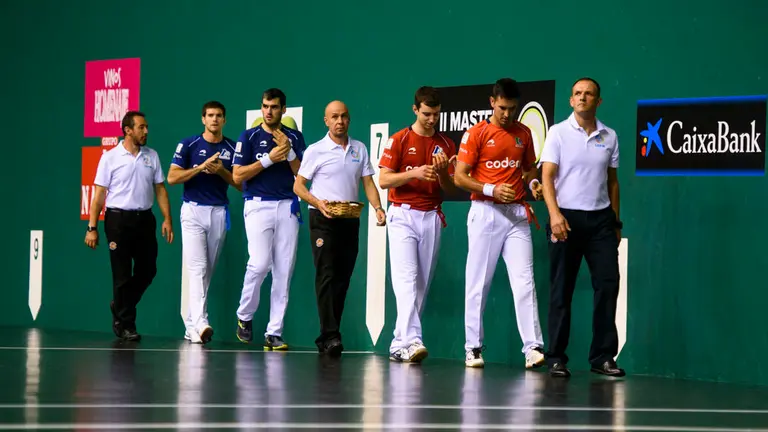 Ezkurdia-Zabaleta se enfrentan a Urrutikoetxea-Martija en la segunda semifinal del II Codere Masters de pelota vasca. MIGUEL OSÉS_1