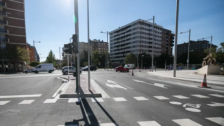 Avenida de Pio XII en su cruce con la calle de La Rioja y la calle Iturrama (04). IÑIGO ALZUGARAY