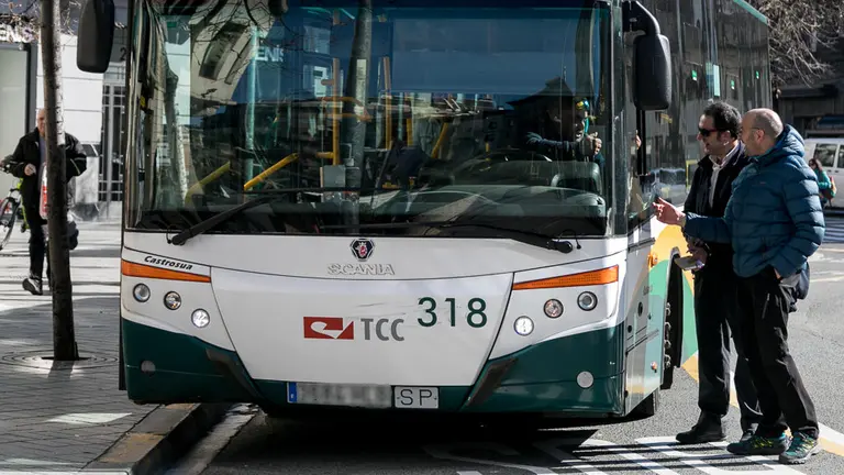 Huelga de los trabajadores del servicio de villavesas de transporte comarcal de Pamplona (05). IÑIGO ALZUGARAY