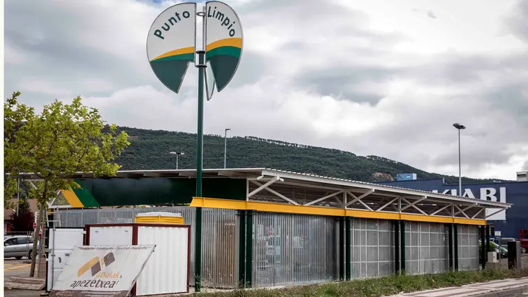 A: Jes&uacute;s Caso
F: 21-06-2019
P: 
L: Pamplona
T: Punto limpio Eroski