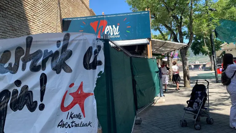 Txoznas en la plaza de los Ajos en Sanfermines (10) NAVARRACOM