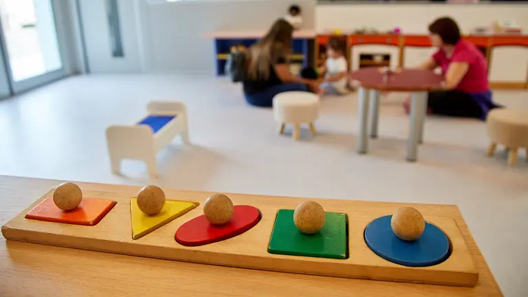 Con motivo del inicio de curso en las escuelas infantiles municipales, el alcalde de Pamplona, Enrique Maya, visita la Escuela Infantil Hello Egunsenti en la Chantrea. I&Ntilde;IGO ALZUGARAY