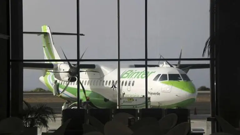 Un avi&oacute;n de la aerol&iacute;nea Binter EFE