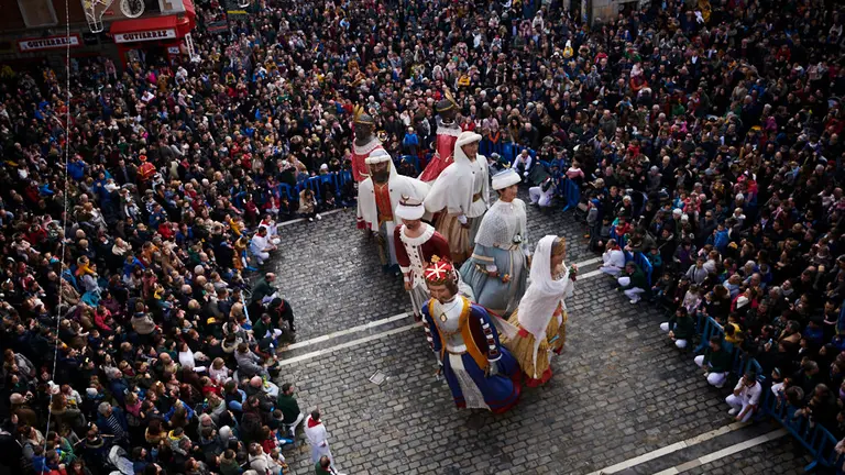 Festividad de San Saturnino, patr&oacute;n de Pamplona, con procesi&oacute;n, Gigantes y Cabezudos y dantzaris en 2019. PABLO LASAOSA