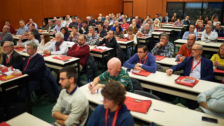 Jornadas de tauromaquia en la UPNA con una charla sobre toro bravo con Prieto de la Cal, Javier N&uacute;&ntilde;ez y Jos&eacute; Antonio Baigorri Pincha, moderada por Antonio Purroy. MIGUEL OS&Eacute;S