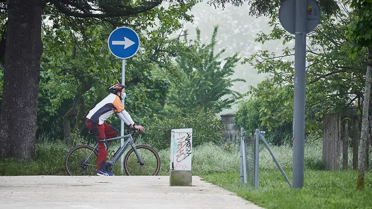 Una persona sale en bicicleta por la vuelta de Aranzadi durante el primer d&iacute;a de salida del confinamiento en Pamplona del Estado de Alarma ocasionado por el coronavirus COVID-19. En Pamplona, Navarra, Espa&ntilde;a, a 02 de mayo de 2020.

Una persona sale en bicicleta por la vuelta de Aranzadi durante el primer d&iacute;a de salida del confinamiento en Pamplona del Estado de Alarma ocasionado por el coronavirus COVID-19. En Pamplona, Navarra, Espa&ntilde;a, a 02 de mayo de 2020.


2/5/2020