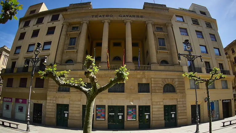 El Teatro Gayarre de Pamplona continúa cerrado en el segundo día de desconfinamiento de las medidas adoptadas por el Gobierno de España según el Estado de Alarma por COVID-19. En Pamplona, Navarra, a 3 de mayo de 2020.

El Teatro Gayarre de Pamplona continúa cerrado en el segundo día de desconfinamiento de las medidas adoptadas por el Gobierno de España según el Estado de Alarma por COVID-19. En Pamplona, Navarra, a 3 de mayo de 2020.


3/5/2020