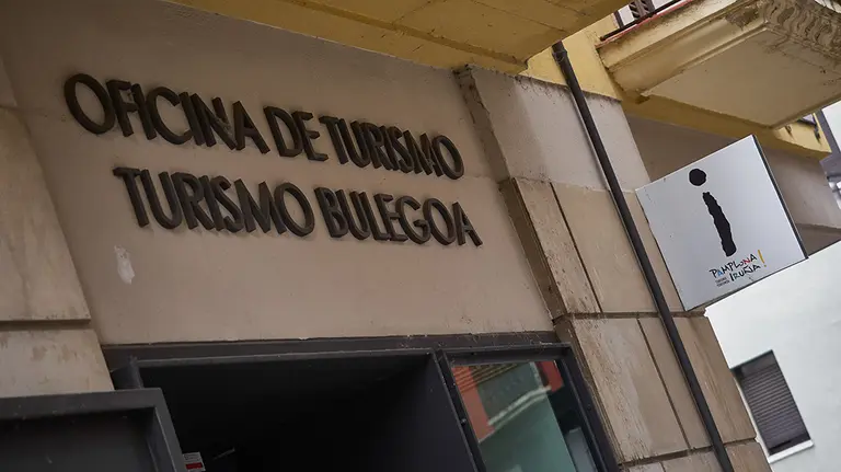 Puerta de acceso a una Oficina de Turismo de Pamplona que abre ante la inminente entrada de la fase 3 de la desescalada en Pamplona, Navarra, Espa&ntilde;a, a 6 de junio de 2020.

Puerta de acceso a una Oficina de Turismo de Pamplona que abre ante la inminente entrada de la fase 3 de la desescalada en Pamplona, Navarra, Espa&ntilde;a, a 6 de junio de 2020.


6/6/2020