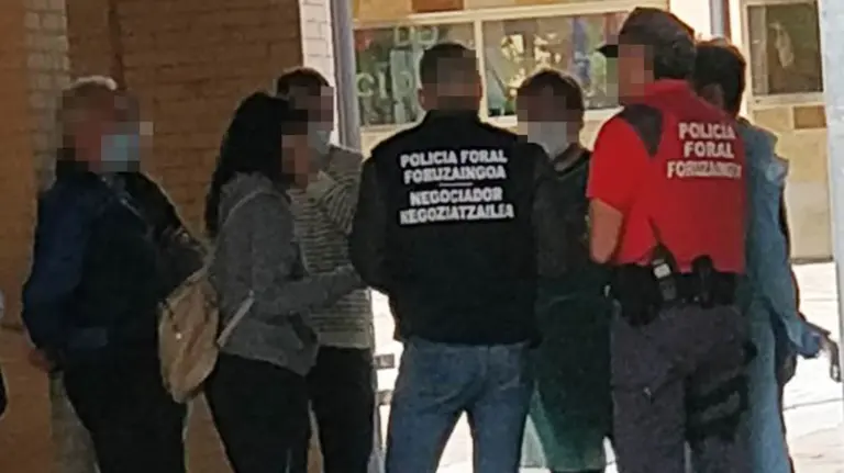 Equipo negociador y asistencial en Artica POLIC&Iacute;A FORAL