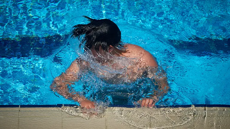 Reapertura de las piscinas de Aranzadi con el 75% de aforo para la temporada de verano. MIGUEL OSÉS