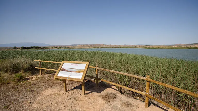Cartel informativo colocado en la balsa El Pulguer. GOBIERNO DE NAVARRA