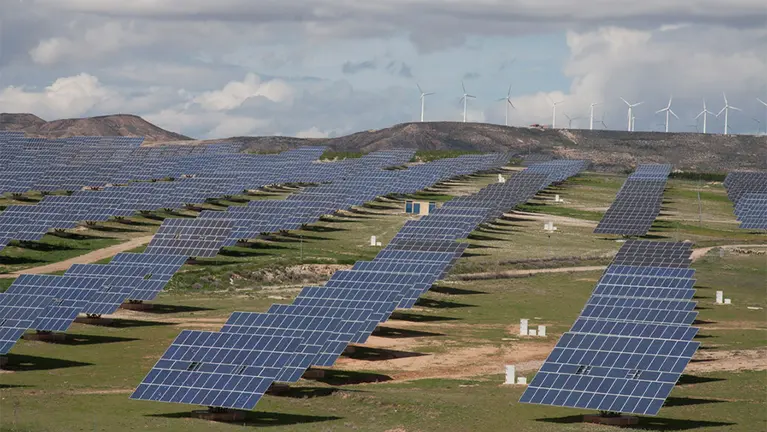 Placas solares ubicadas en Fustiñana. GURELUR