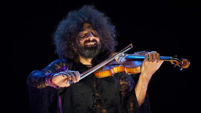 El Violinista Ara Malikian da un concierto en el Navarra Arena baja grandes medidas de seguridad por el coronavirus. MIGUEL OS&Eacute;S