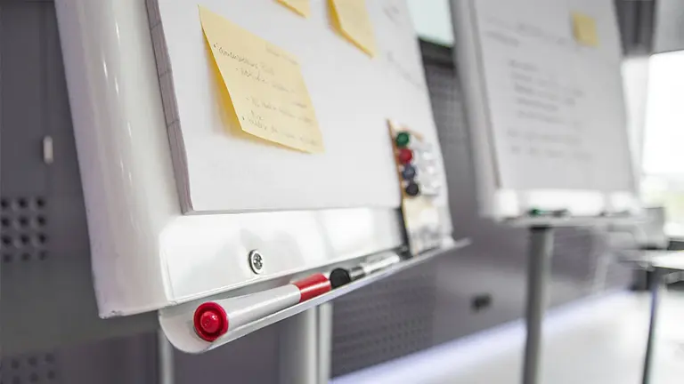 Imagen de archivo de una pizarra en un aula. ARCHIVO