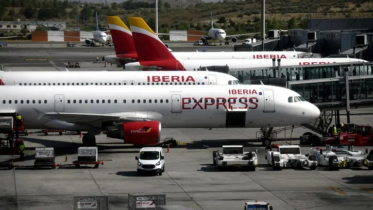 Aviones de Iberia Express en la terminal T4 del Aeropuerto de Madrid-Barajas Adolfo Su&aacute;rez, en Madrid (Espa&ntilde;a)&nbsp;- &Oacute;scar Ca&ntilde;as - Europa Press - Archivo