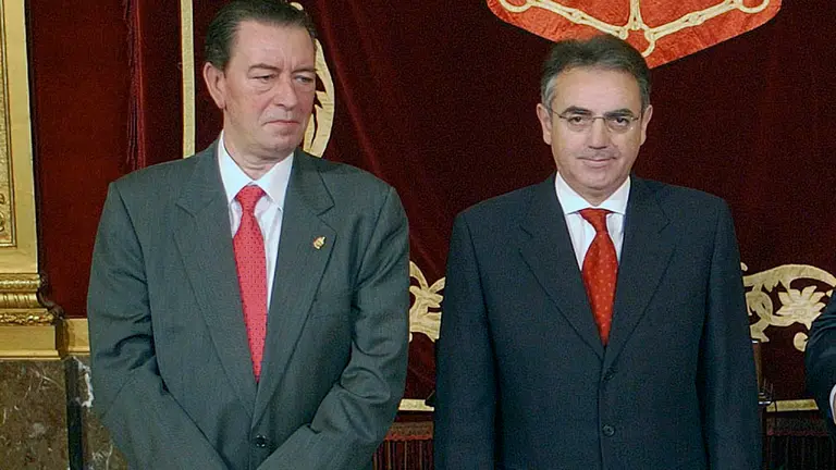 Rafael Gurrea Indur&aacute;in y Miguel Sanz Sema, durante un acto institucional en el Palacio de Navarra.