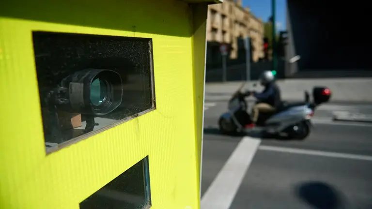Radares fijos para controlar la velocidad en la ciudad de Pamplona. MIGUEL OS&Eacute;S