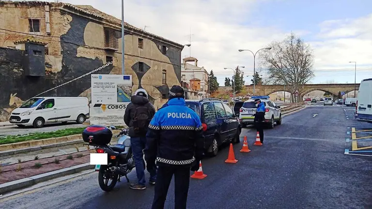 Polic&iacute;a Municipal de Tudela durante una intervenci&oacute;n de tr&aacute;fico. ARCHIVO