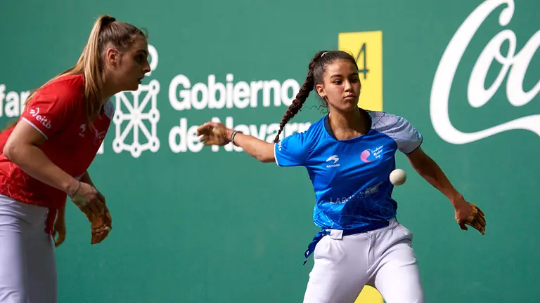 Primer Torneo Comunidad Foral de Navarra de pelota mano celebrado en el Navarra Arena. MIGUEL OS&Eacute;S