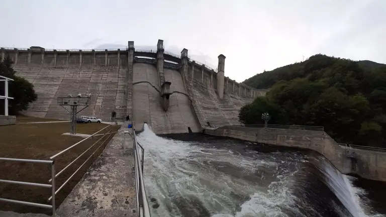 Desembalse del embalse de Eugui. CHE