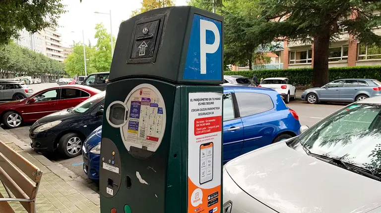 Parqu&iacute;metro para controlar la zona azul en Pamplona. Navarra.com
