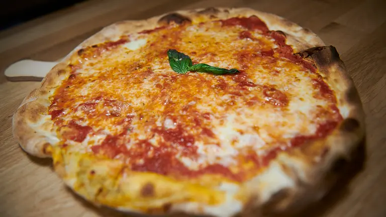 Pizzer&iacute;a Isla Sicilia, en la calle Gayarre de Pamplona. PABLO LASAOSA