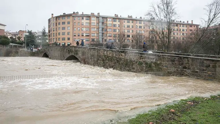 Inundaciones en Pamplona por el desbordamiento del r&iacute;o Arga, en su mayor crecida en 20 a&ntilde;os. AYUNTAMIENTO DE PAMPLONA