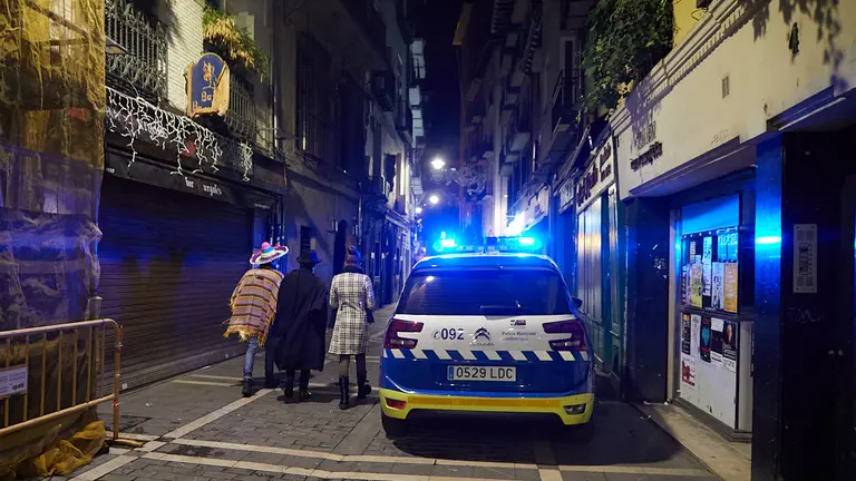 Nochevieja at&iacute;pica en Pamplona por el cierre del ocio nocturno a la 1 de la madrugada debido a las restricciones por el coronavirus. I&Ntilde;IGO ALZUGARAY