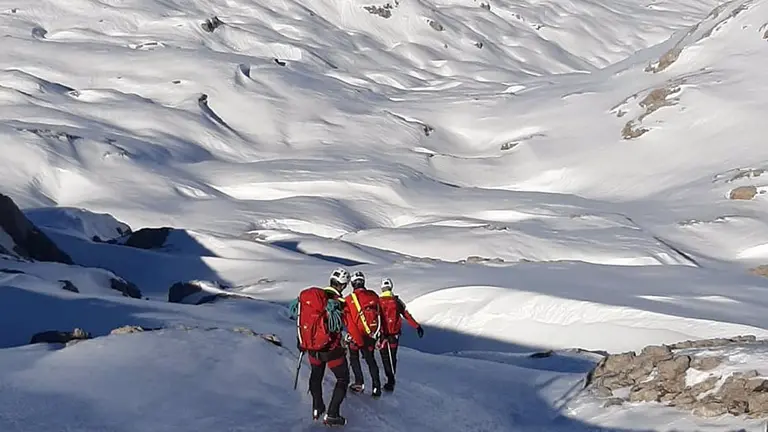 Bomberos del GRT, durante una intervención en Añelarra (Belagua). - GOBIERNO DE NAVARRA