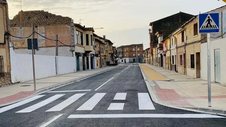 Apertura de la parte de la avenida de Navarra que estaba cerrada por obras en Cadreita. AYUNTAMIENTO EN CADREITA