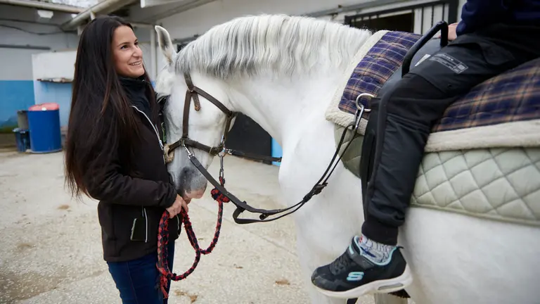 Equit&eacute;n a&uacute;na las dos pasiones de Jaurrieta: la psicolog&iacute;a y los caballos. IRANZU LARRASOA&Ntilde;A