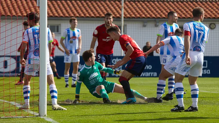 Partido correspondiente a la jornada 30 del Grupo II de Segunda RFEF entre Osasuna Promesas y N&aacute;xara disputado en las instalaciones de Tajonar. I&Ntilde;IGO ALZUGARAY