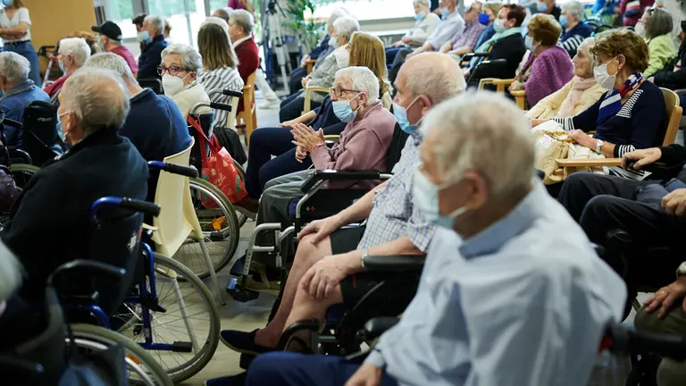 Gran concierto de nuestros mayores de Solera Urban y los/as ni&ntilde;os/as del Orfe&oacute;n Pamplon&eacute;s a trav&eacute;s de la Campa&ntilde;a de la Fundaci&oacute;n Solera &ldquo;Coro Intergeneracional.&rdquo; PABLO LASAOSA
